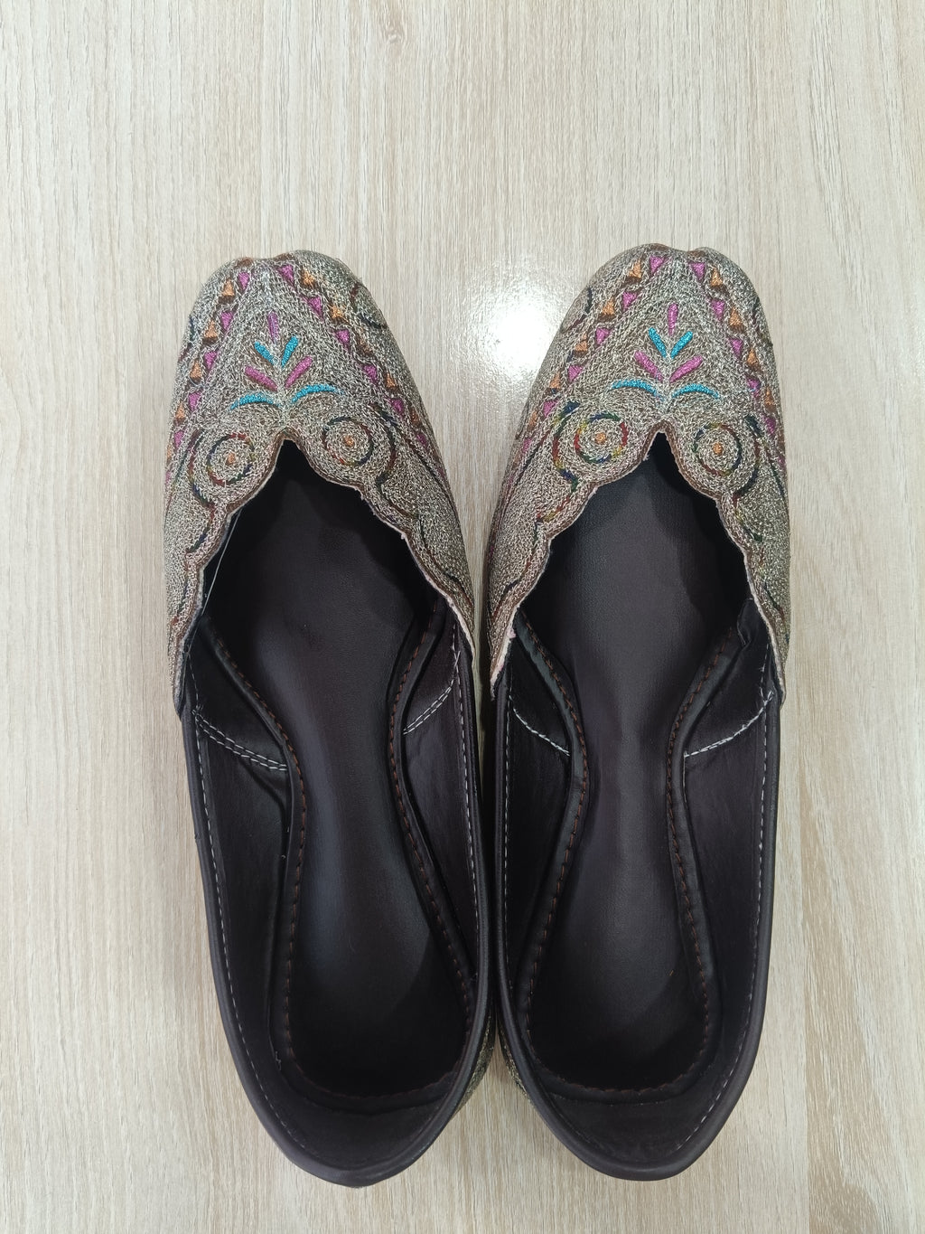 Embroidered Traditional Rajasthani Jutti / Mochdi